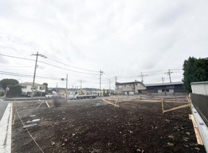 空が広く大きく感じる安らぎ溢れる住環境です。柔らかな風と緑に包まれる暮らしはいかがでしょうか。