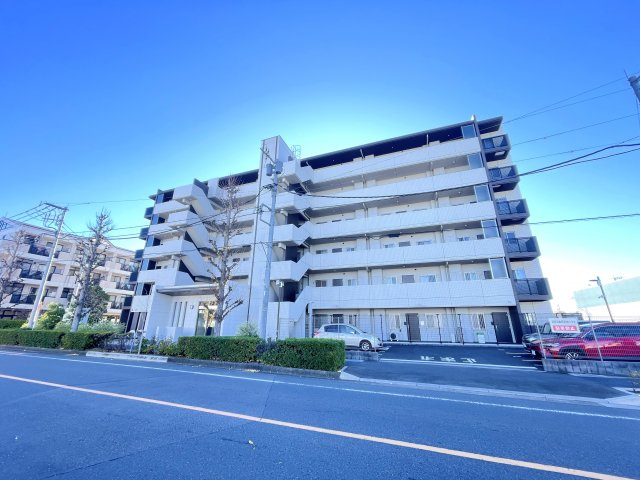 令和3年築の築浅マンション　南東角部屋の為、解放感陽当り良好です