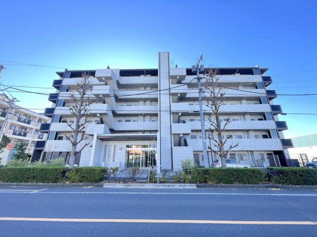 令和3年築の築浅マンション　南東角部屋の為、解放感陽当り良好です