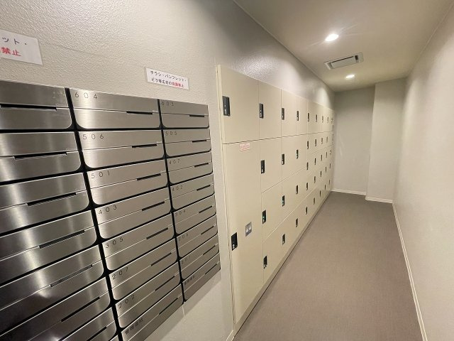 令和3年築の築浅マンション　南東角部屋の為、解放感陽当り良好です