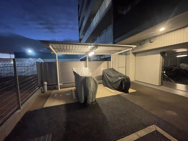 令和3年築の築浅マンション　南東角部屋の為、解放感陽当り良好です