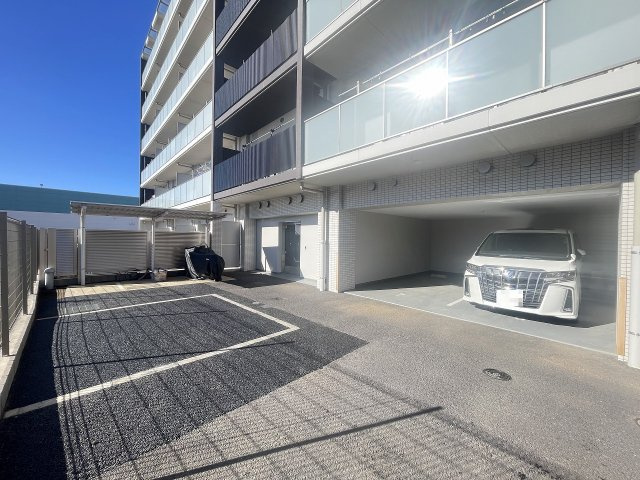 令和3年築の築浅マンション　南東角部屋の為、解放感陽当り良好です