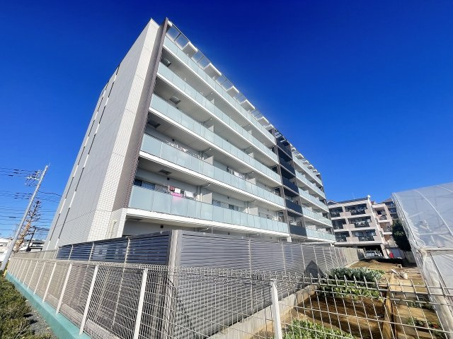 令和3年築の築浅マンション　南東角部屋の為、解放感陽当り良好です