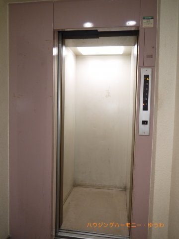 階段移動の手間を省く現代の必需設備です。