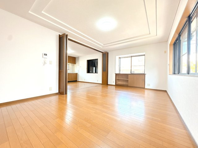 19.3帖の広々とした空間になっており、ご家族でゆったりとお過ごしいただけます♪