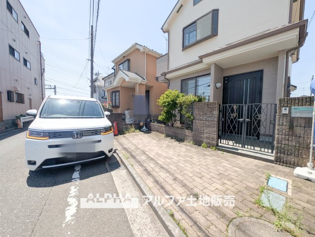 【A　place　that　feels　right】◆自然と人が集まる◆　広がりを感じる住空間と、手触りのある落ち着いた雰囲気。　ここで重ねる毎日が、暮らし方そのものを静かに変えていく。