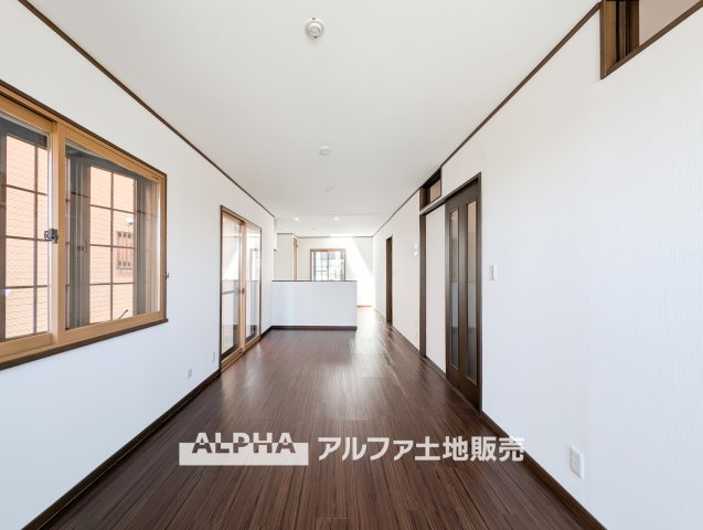 【Calm　Days】　◆穏やかな日常へ◆　やわらかな光に包まれた空間が、忙しさを静かにほどいていく。ここで重ねる時間が、暮らしの輪郭を少しずつ整えていく。