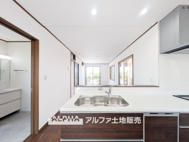 【A　warm　space】◆心がほどける場所◆　ゆとりある空間が、日常に静かな余白をつくる住まい。人を迎えることが自然になり、暮らしのリズムも穏やかに整っていく。