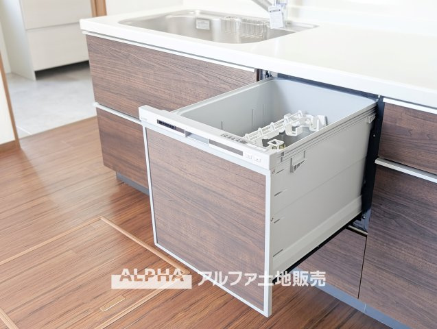 【Food　washing　machine】　◆食洗機◆お子様の面倒を見れる時間が増え時短になります。加えて手荒れも防げてしかも節水が高い為、大変人気があり重宝します。