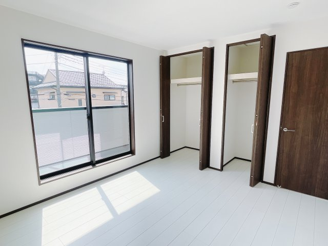 ママ友が来ても子供達には子供部屋で遊んでいてもらうことができます。ママ達はリビングで楽しくおしゃべりに華を咲かせながら気兼ねなく盛り上がれます♪