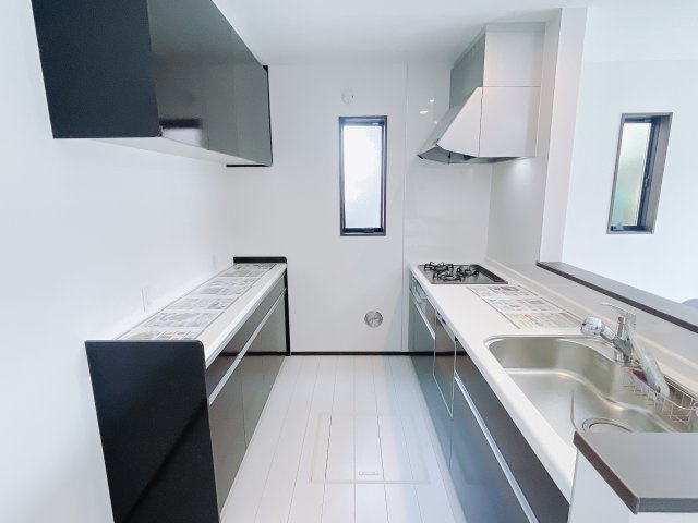 調理器具の出し入れが便利なスライド収納♪毎日家事を頑張る皆さまにおすすめしたいポイントです(*^^*)