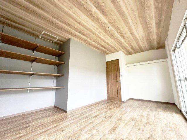 ゆったりした洋室です