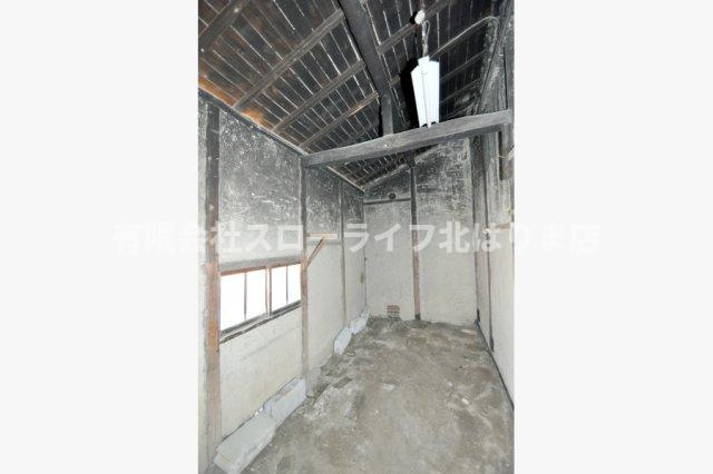 納屋内部