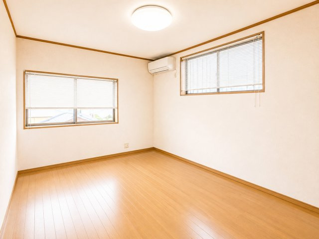 ゆったりした洋室です
