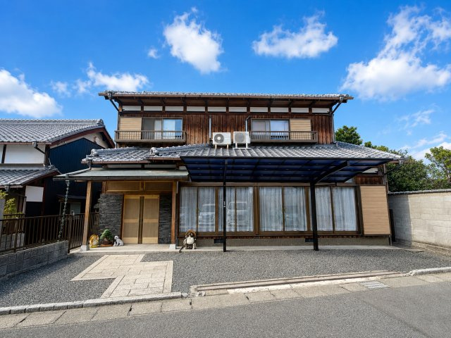 落ち着いた雰囲気の外観です