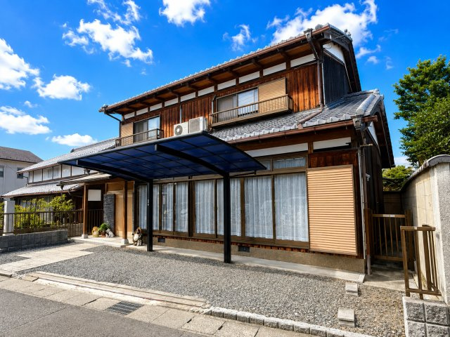 落ち着いた雰囲気の外観です
