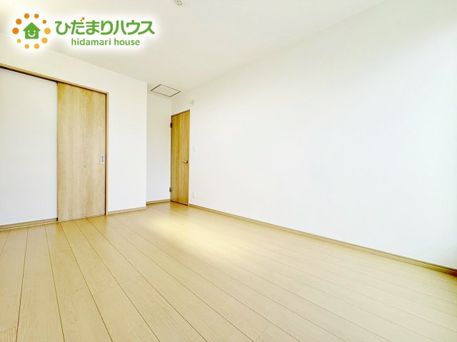 ベッドを置いても余裕の広さがあります。パソコンや趣味のスペースなどインテリアを考えるのも楽しみですね！
