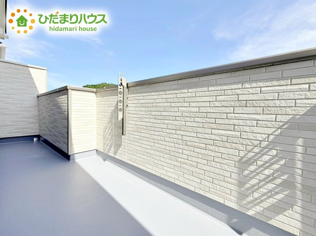 陽当りの良いバルコニーはたくさん洗濯物を干せるので大家族でも安心ですね！！