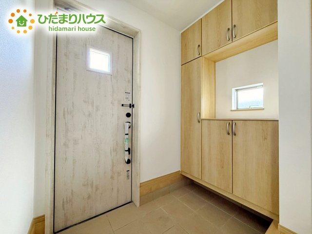 玄関がひろいので親子で並んで仲良く靴が履けますね(^^)/
