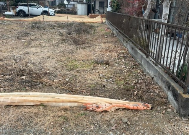 土地の形が極端に長細かったり、狭小地、あるいは道路との高低差がある傾斜地だった場合、後々売ろうとしても買い手がつかない場合もあります。後々、売却することになった時に価値の下がらない土地を選びましょう。
