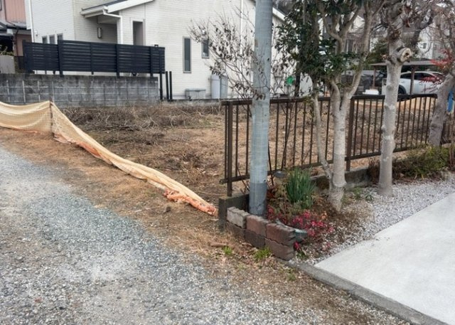 土地を買う際、住む地域の自治体や福祉の補助制度にも注目してみましょう。子供や老人の医療補助やゴミ出しのルールなど、自治体によってルールに大きな違いがあるため、暮らしやすい土地で判断するとよいでしょう。