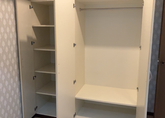 デザイン性を重視しすぎて収納が少なかった！なんてことにならないため、事前に現地で収納の数を確認しておくことをお勧めします。クローゼット以外にも床下収納や屋根裏収納、パントリーなどもチェックしましょう。