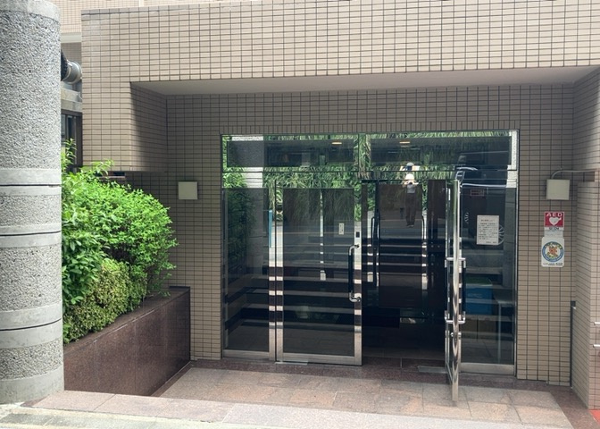 物件によっては、入居者が個人的に使用できる専用庭がついているものもあります。また、住宅の中にある土間の部分を庭と呼ぶこともあります。庭の用途は住む人によって変わり、それによってデザインもさまざまです。