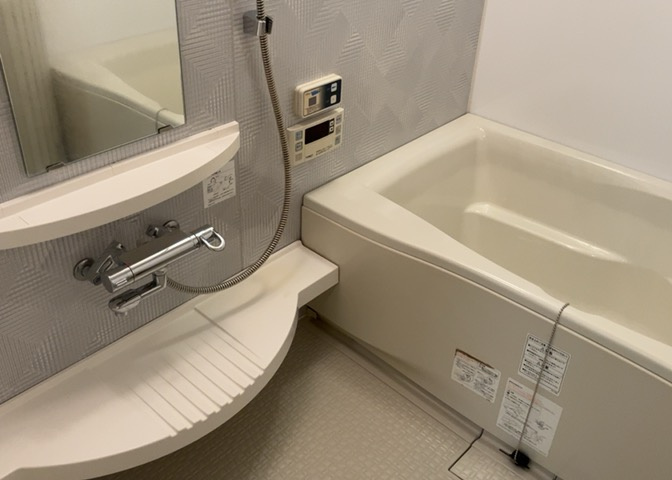 入浴時の快適さも大事なことですが、綺麗な状態を維持できなければ気持ちよく入浴できません。毎日の掃除が楽という点は大事なポイントになります！カビが生えにくく掃除がしやすい、壁や浴槽を選ぶといいでしょう。