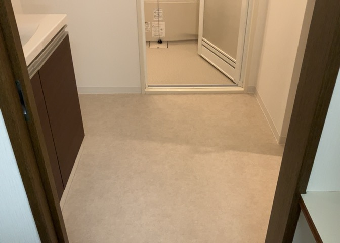 洗面脱衣所は「体を綺麗に整える場所」という目的と役割を持っています。そして便利で使い勝手のいい「体を綺麗に整える場所」にするためには、配置や動線、照明や収納計画をしっかりと検討しておく必要があります。