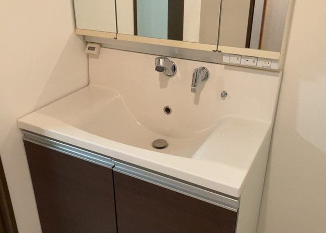 洗面化粧台では顔を洗ったり、身だしなみを整えることが本来の使い方ですが、用途によっては洗面化粧台に求められる機能が違ってくるため、ご自身や家族のライフスタイルに合ったものを選ぶことをおすすめ致します。