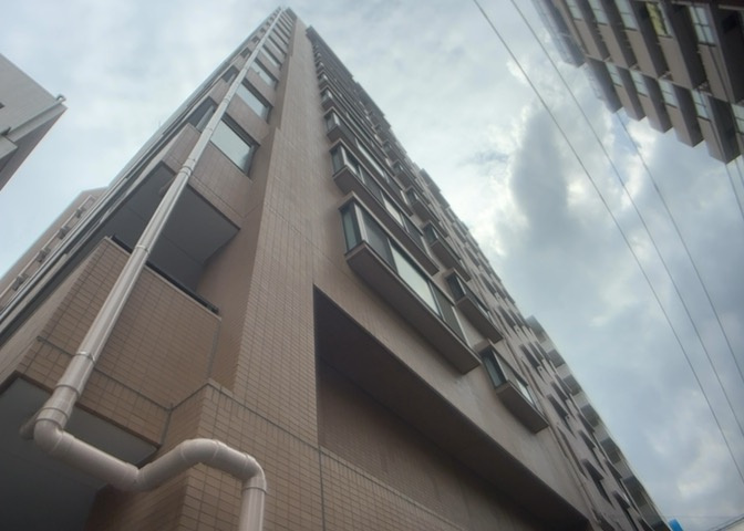 物件によっては、入居者が個人的に使用できる専用庭がついているものもあります。また、住宅の中にある土間の部分を庭と呼ぶこともあります。庭の用途は住む人によって変わり、それによってデザインもさまざまです。