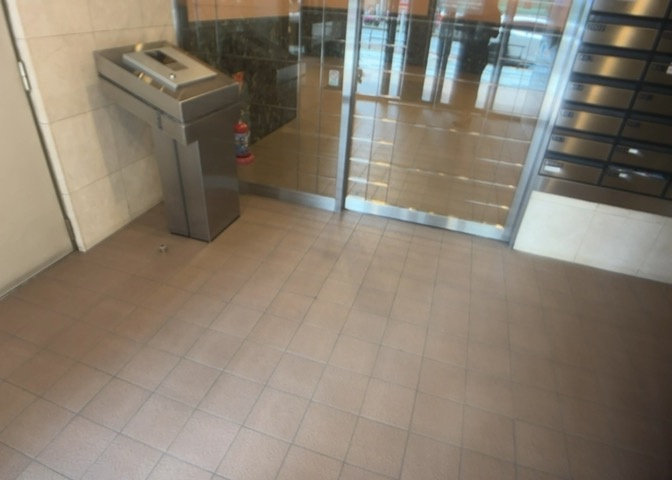 マンションのエントランスには、もともと風よけや防犯の役割がありますが、マンションによって宅配ボックスなどの設備が備わっている所もあります。日々の生活をイメージしながら生活しやすさをチェックしましょう。