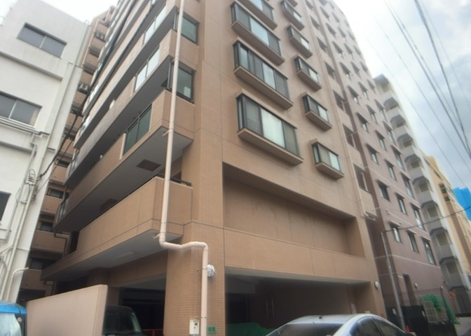 ＲＣ造、Reinforced　Concreteは直訳すると補強されたコンクリートです。主に柱や梁・床・壁が鉄筋とコンクリートで構成おり、鉄筋を組んだ型枠にコンクリートを流し込んで固めたものを指します。