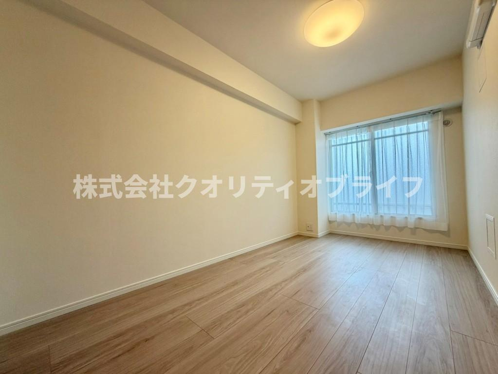 5.5帖洋室は北西方向に窓がついております