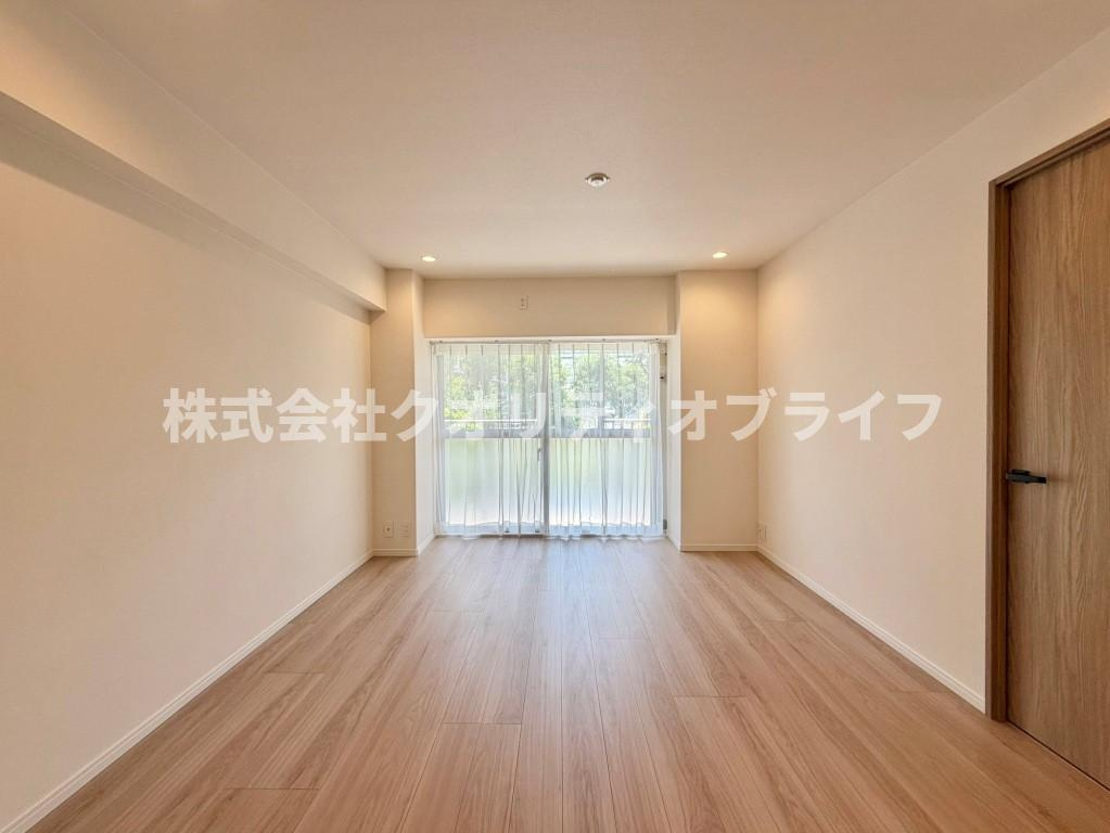 リビングは南東向きの採光です