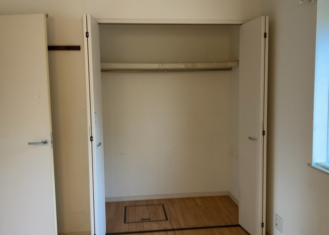 デザイン性を重視しすぎて収納が少なかった！なんてことにならないため、事前に現地で収納の数を確認しておくことをお勧めします。クローゼット以外にも床下収納や屋根裏収納、パントリーなどもチェックしましょう。
