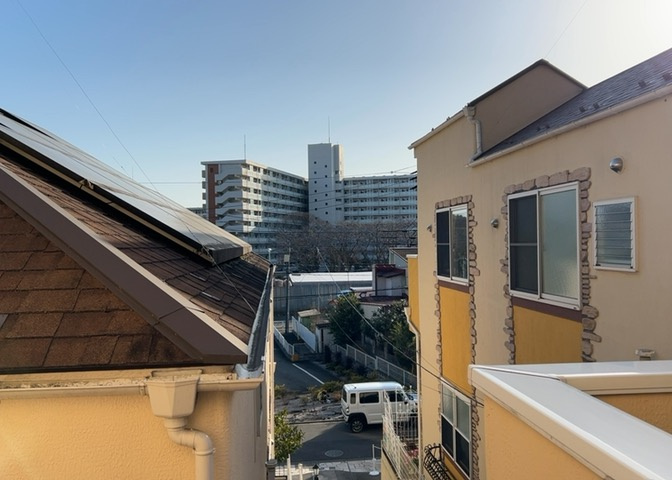 眺望を気にして物件を探す場合、前面に建物が建っていないか現地で確認しましょう！前面に建物があると景色はもちろん、日当たりや風通しにも影響が出てきます。住んだ時のことを想像しながら現地見学をしましょう。