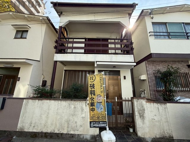 周辺には市役所などの公共施設が集まっており各種手続きなど便利な立地です。