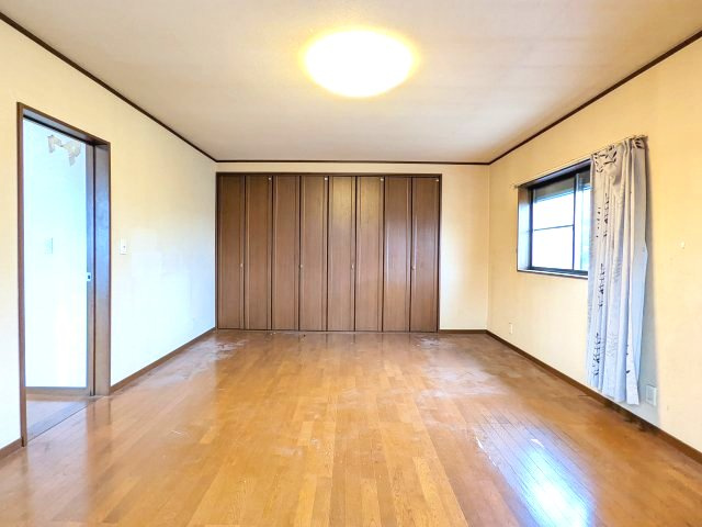 2階洋室広々空間