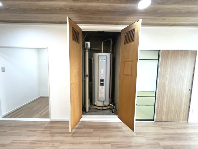 電気温水器（リビング設置）