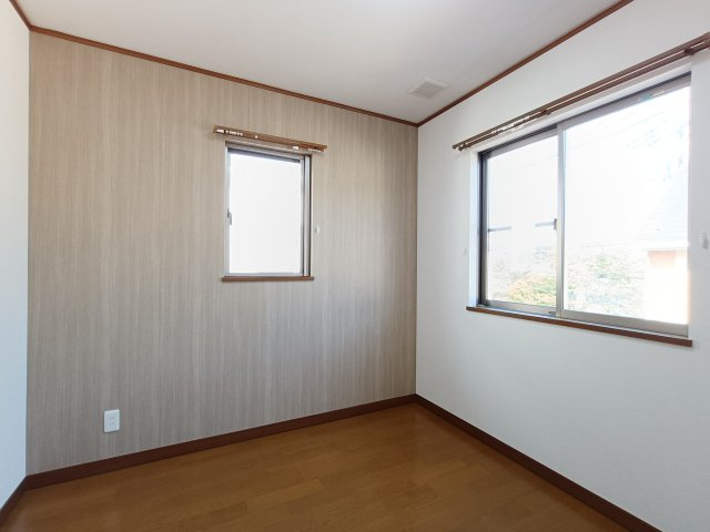 【納戸　約4.2帖】　子ども部屋としてちょうど良いサイズ感。成長に合わせたレイアウトも楽しめます。