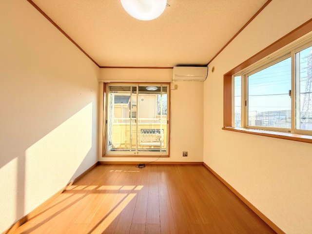 ［施工前］◆室内はいつも明るい印象なので気持ちの良い朝を迎えられます。各部屋にはクローゼットを完備しており、収納が多いお家はすっきりして快適空間です。　