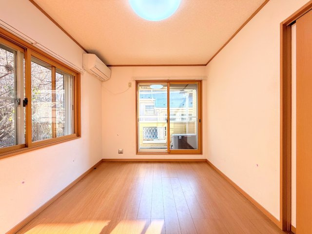 ［施工前］◆気持ちの良い風が室内へ入り込む居室。家具を配置しても広々ご利用いただけます！！　