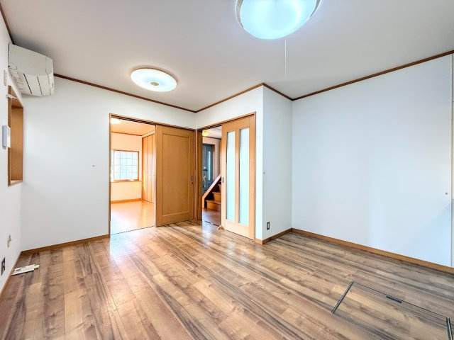 ［施工前］◆ご家族の会話がはずむ、開放的なＬＤＫです。休日はお陽さまの光をたっぷりととりこめるぽかぽかリビングで過ごしませんか？　