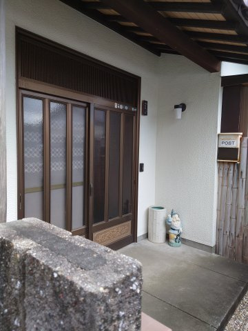 玄関を開ければ温かい空間が待っています。