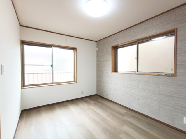【3階　洋室？約6.0帖】　2面採光の明るいお部屋です。