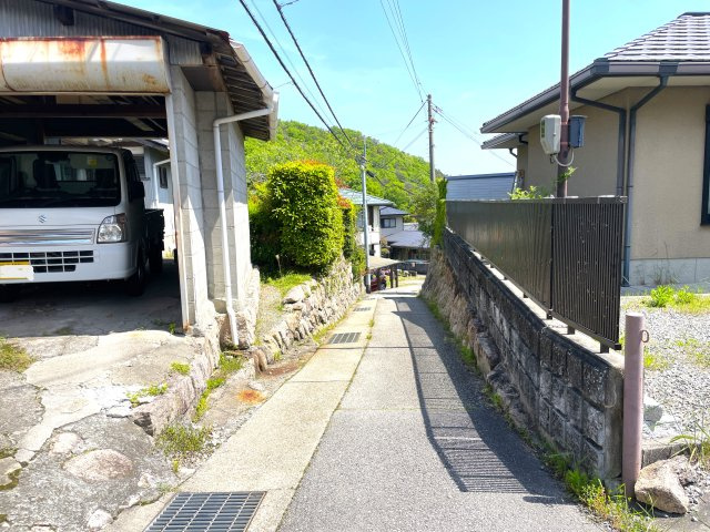 角地ならではの、開放感と利便性を享受できる住まいです。