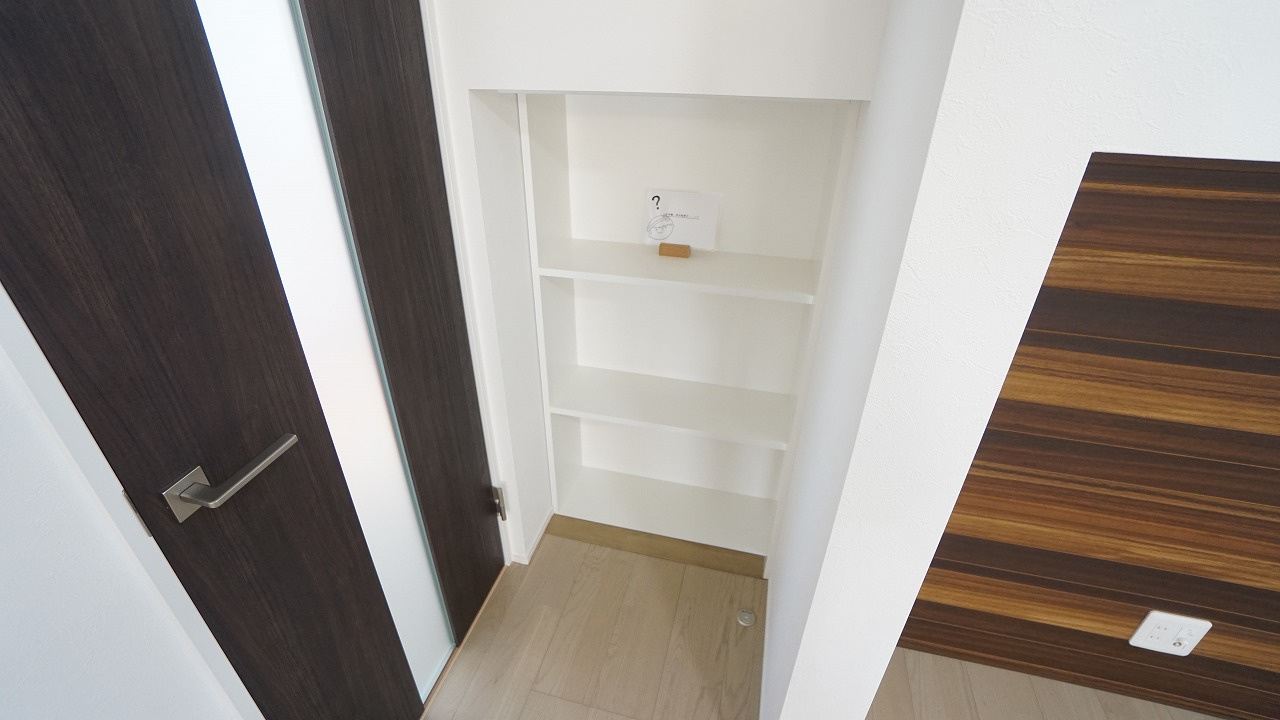 嬉しいＬＤＫに書棚つき