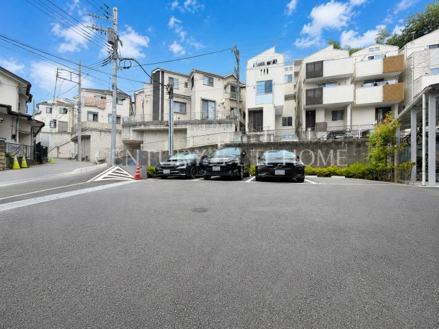 駐車場の空き状況はお問い合わせください