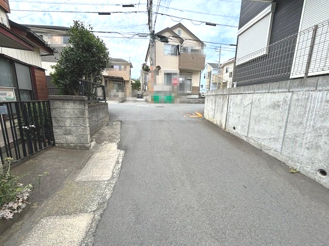 前面道路含む現地写真です